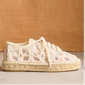 NIB Sundance Lace Petals Sneaker